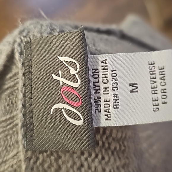 Sweater by Dots, Sz M, Gray, 71% Acrylic, 29% Nylon, Round Neckline - Picture 8 of 8